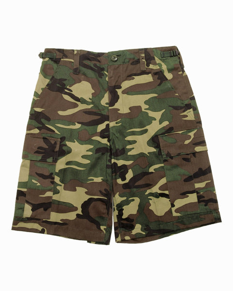 Bermuda und Shorts und Tarnkleidung im Military Style